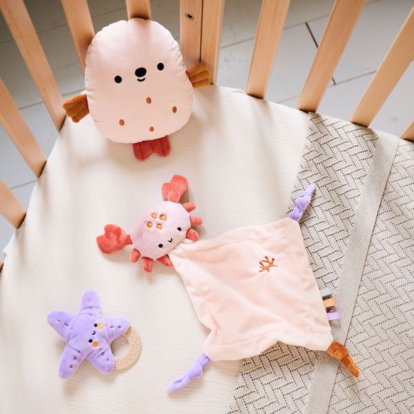 Baby gift set with plush toy 22x20 cm in soft peach from Petite Amélie