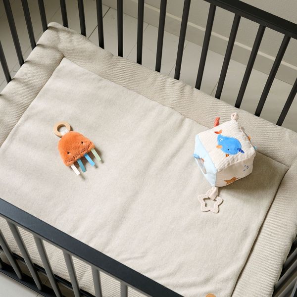 Baby play mat in beige 70x96 cm for foldable playpen made of organic cotton from Petite Amélie