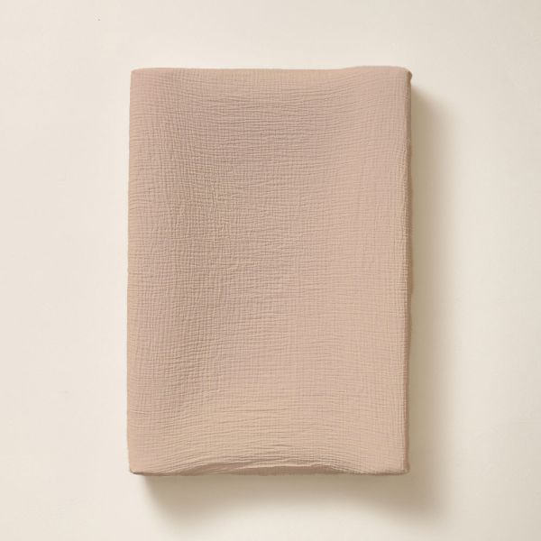 Pink change pad cover 50x70 cm in dusty pink muslin organic cotton from Petite Amélie