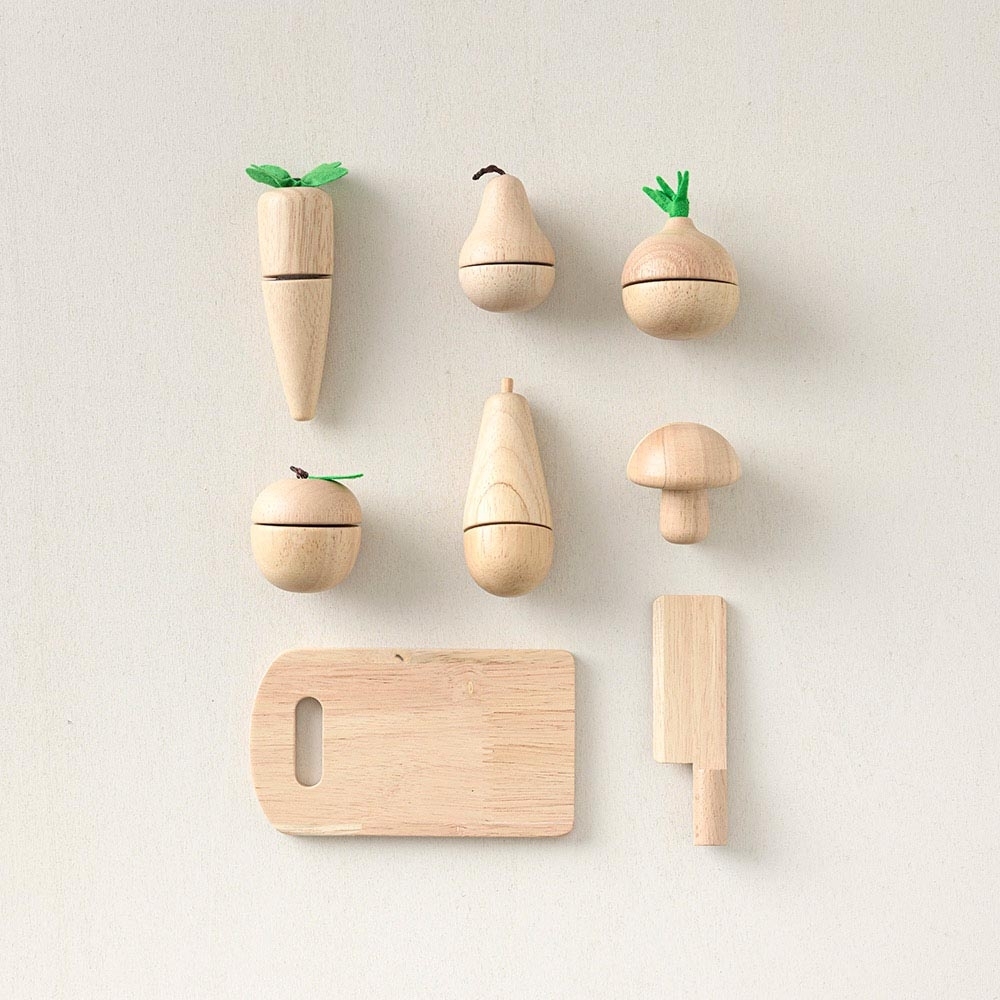 https://www.petiteamelie.com/media/catalog/product/w/o/wooden_fruit_and_vegetable_toy_set_with_chopping_board_petite_amelie.jpg